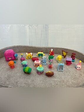 Shopkins Mini Collectible Set - Yellow, Pink, Green, Blue, Red